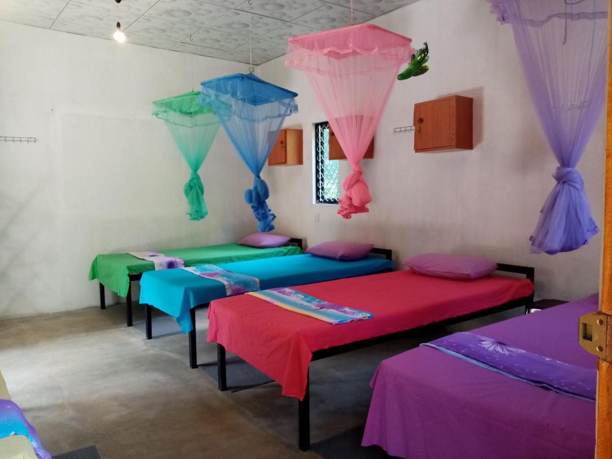 Helena Hostel Dikwella Kültér fotó