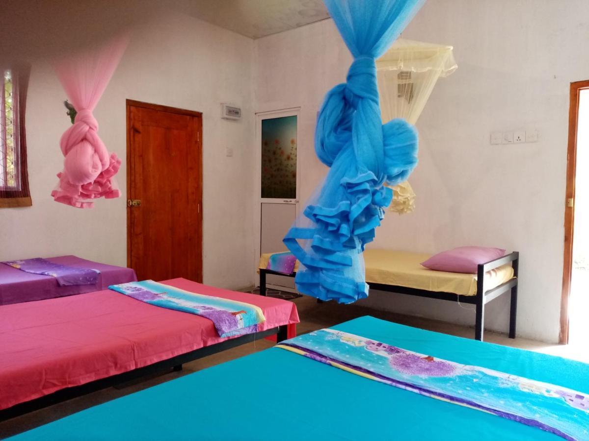 Helena Hostel Dikwella Kültér fotó
